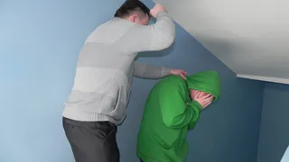 Нижнекамец силой отобрал у ребенка мобильный телефон и скрылся