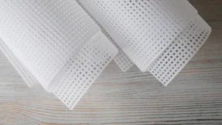 Виниловые обои выкинули в мусорку: клеим другой долговечный материал — актуальный тренд у дизайнеров