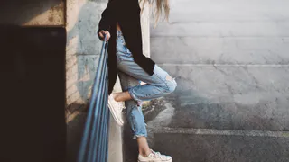 Эти джинсы в 2026 году больше не в моде — а многие носят их по привычке