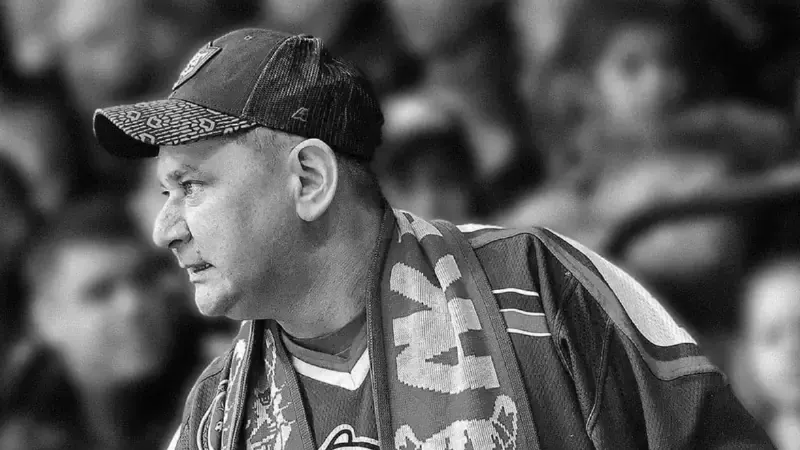 Сотни болельщиков простились с легендой фан-движения «Ак Барса»