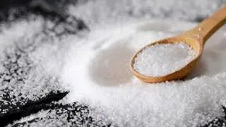 Посыпьте соль у порога и спите спокойно: древная хитрость актуальна по сей день