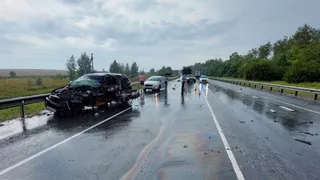 Появились фото с места смертельного ДТП с грузовиком на трассе М5 