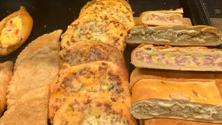 Тесто замешивать не нужно: Константин Ивлев поделился рецептом пирожков из лаваша за 15 минут