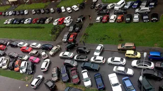 Россиянам подсказали, как «отвоевать» парковочное место возле дома