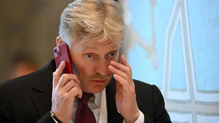 Песков признался, что он пользуется опасным телефоном