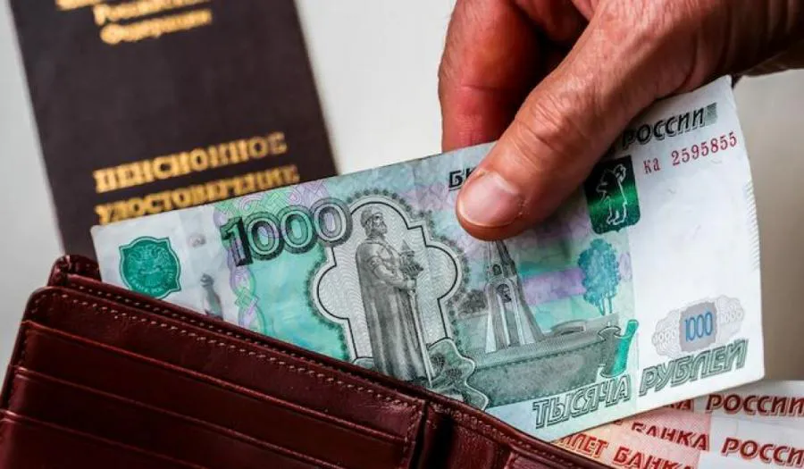Кому с 1 мая повысят пенсию