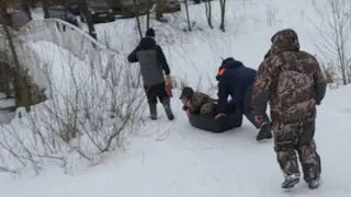 В Белых Берегах медик скорой дошел до середины озера в поисках пациента