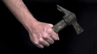 В Татарстане пациент напал на врача с молотком 