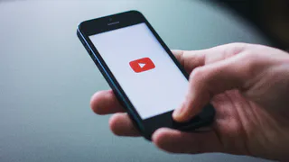 YouTube внедряет новые функции для пользователей в России, несмотря на ограничения