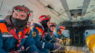 Владимирские спасатели отработали спуск с вертолёта Ми-8 без использования парашютов