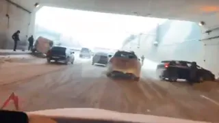 Массовая авария: в тоннеле на Московском столкнулись несколько машин