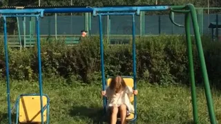 Эффект Pro Города: "сверхнизкие" качели в ЦПКиО заменили на нормальные