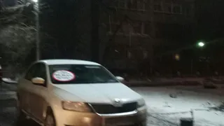 Своеобразное украшение: рязанцам придется отдирать наклейки "СтопХама" со своих припаркованных машин