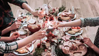 Как задобрить Зеленую Змею и стать богатым: что необходимо подать на новогодний стол 2025