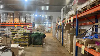 Покупатели всё смотрят продукты и примеряют одежду в Светофоре: мраморная колбаса с балыком за 293 руб - идеальна для новогодней нарезки  