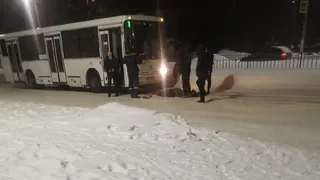 В Нижнекамске вахтовый автобус насмерть сбил женщину