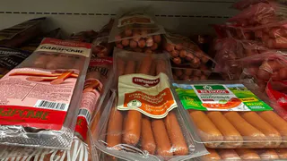 Роскачество огласило 15 марок сосисок из чистого мяса, которые можно спокойно покупать без каких-либо опасений