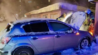 В Коми огонь атаковал легковую машину и пустующий дом