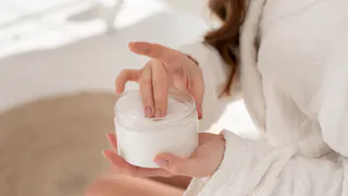 ТОП-3 лучших кремов против возрастных морщин: по цене доступны, а эффект как от ботокса