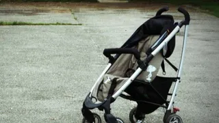 В Челнах молодая мама оставила коляску с ребенком на улице