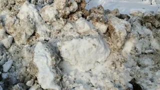 Можно сломать себе ногу: рязанцы продолжают жаловаться на нечищенные дворы