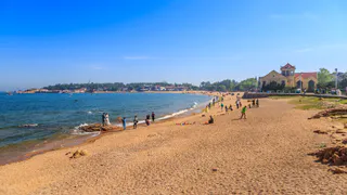 Три обычные привычки на пляже показывающие низкий интеллект женщины