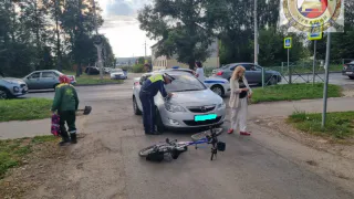 В Чебоксарах легковушка сбила мужчину на электровелосипеде