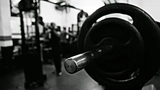 В шоу «Удивительные люди» девушка из Магнитогорска подняла 831 килограмм