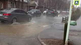 В Рязани 11 апреля затопило улицу Ленинского Комсомола