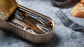 Никогда больше не выливаю масло от шпрот, просто рука не поднимается: показываю, что я с ним делаю