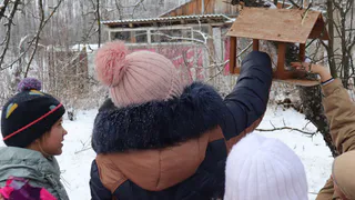 В голодный для пернатых период вязниковские школьники вместе кормят птиц