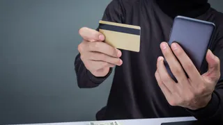 Брасовские полицейские раскрыли кражу 10000 рублей с банковского счета