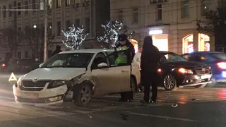 На перекрестке Первомайского проспекта и Пожалостина серьезное ДТП