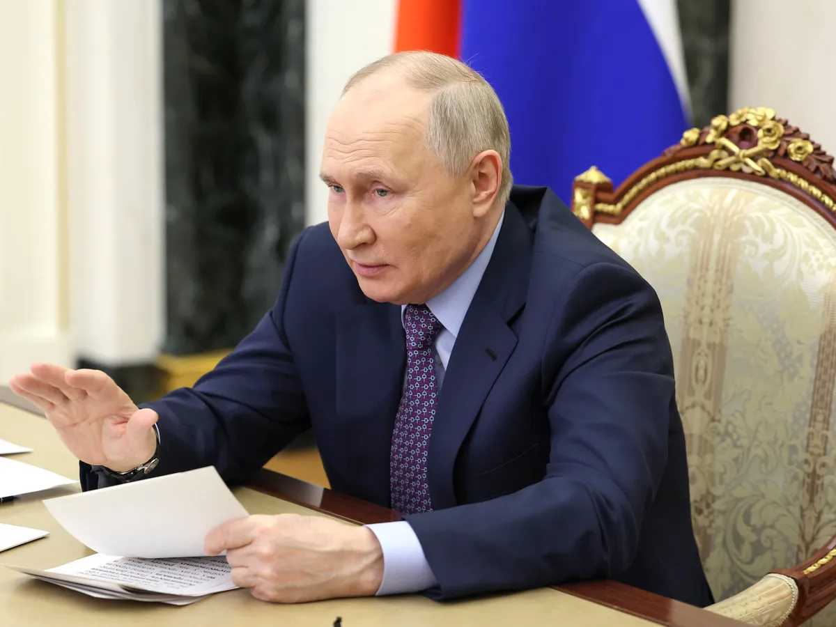 Путин наградил молодых ученых за открытия 2023 года в IT, биологии и металлургии