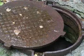 Следователи начали доследственную проверку после падения ребенка в канализационный колодец в Чебоксарах