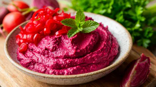 Зимой улетает в миг, особенно с чёрным хлебом: рецепт закуски из свеклы на зиму для вкусных перекусов