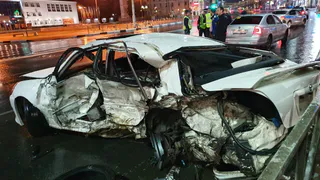 На площади Победы столкнулись две иномарки