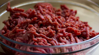 Попался необычный способ заготовки фарша: теперь места в морозилке свободного полно и быстро размораживается