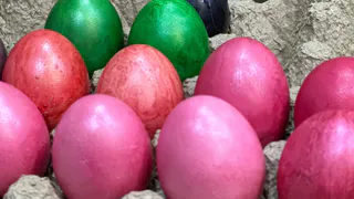 Крашу пасхальные яйца без единой трещины этим натуральным красителем - яркие как солнышко 