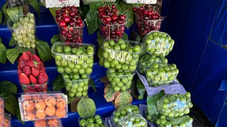 Такая ягода — самая вредная: а мы едим ее покупаем как деликатес, еще и детей заставляем есть