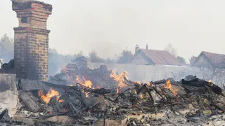 Прежде чем поджечь сухую траву, почитайте, как люди потеряли свой дом