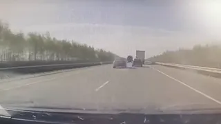 После такого не выживают: Мерседес врезался с грузовиком лоб в лоб