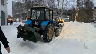 В Магнитогорске дорожники убирают последствия снегопада