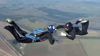 На соревнованиях в Рязани едва не разбился парашютист