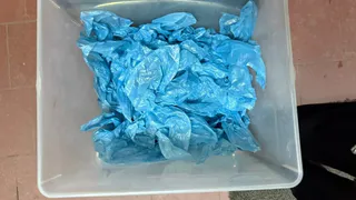 Подруга скупает пачками бахилы. Когда узнала для чего, стала закупать больше. Топ-5 необычных применений бахил