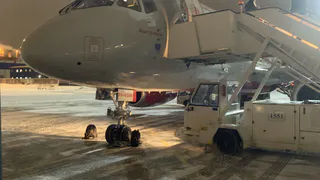 Юбилейную пассажирку челябинского аэропорта наградили сертификатом