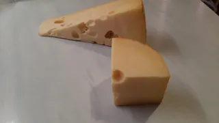 Антибиотики и сплошная пальма: Роскачество определило сыр, который не стоит брать даже по акционным ценам