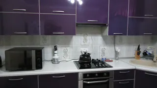 5 минут, и кухонные шкафчики как новые: рабочий способ убрать жирный налет без усилий