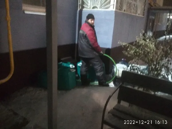 Ежедневно, без учета счетчиков. Работники цирка воруют воду у жителей?