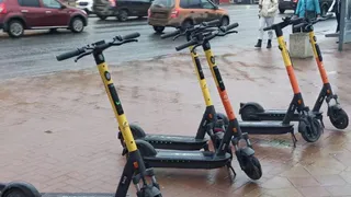 Жители Рязани смогут пожаловаться на электросамокатичков в чат-боте